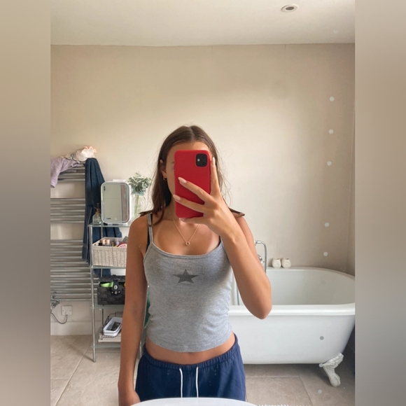 grey urban outfitters star top - Picture 1 of 3